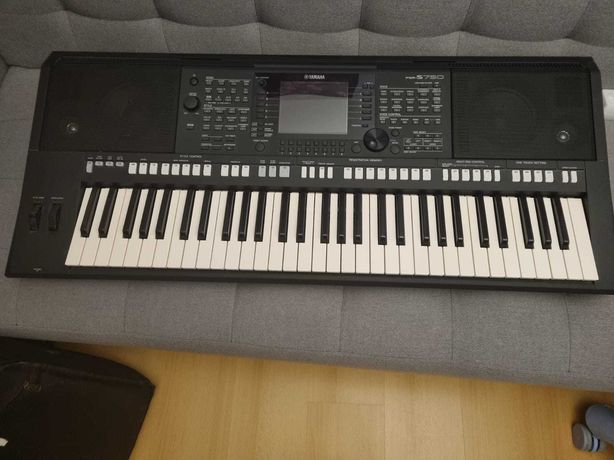 Keyboard Yamaha PSR-S750