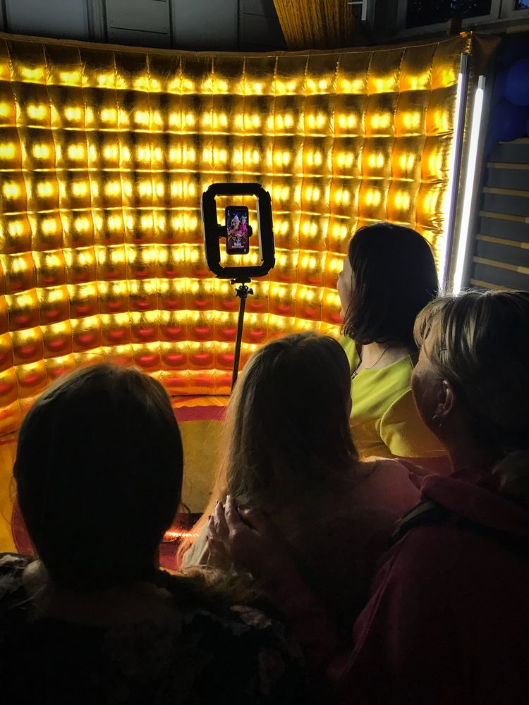 Fotobudka 360 Warszawa Wynajem z Obsługą Tanio