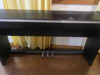 Roland digital piano F-140R