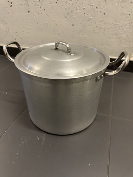 Panela grande em aluminio