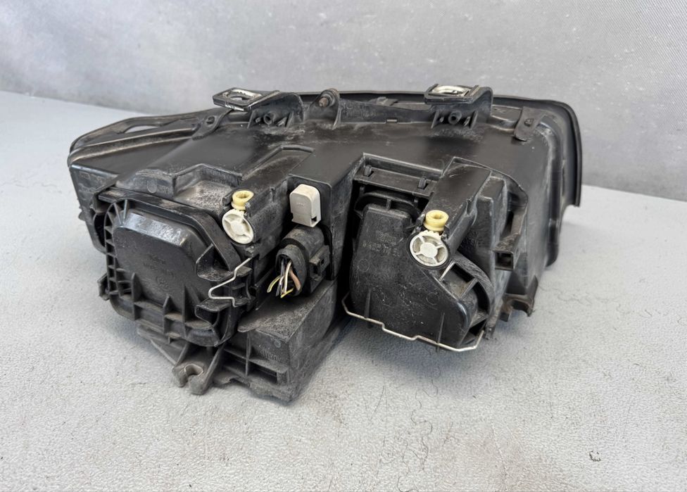 Audi A4 B6 Lampa Przód Przednia Lewa (od kierowcy)Valeo Kompletna
