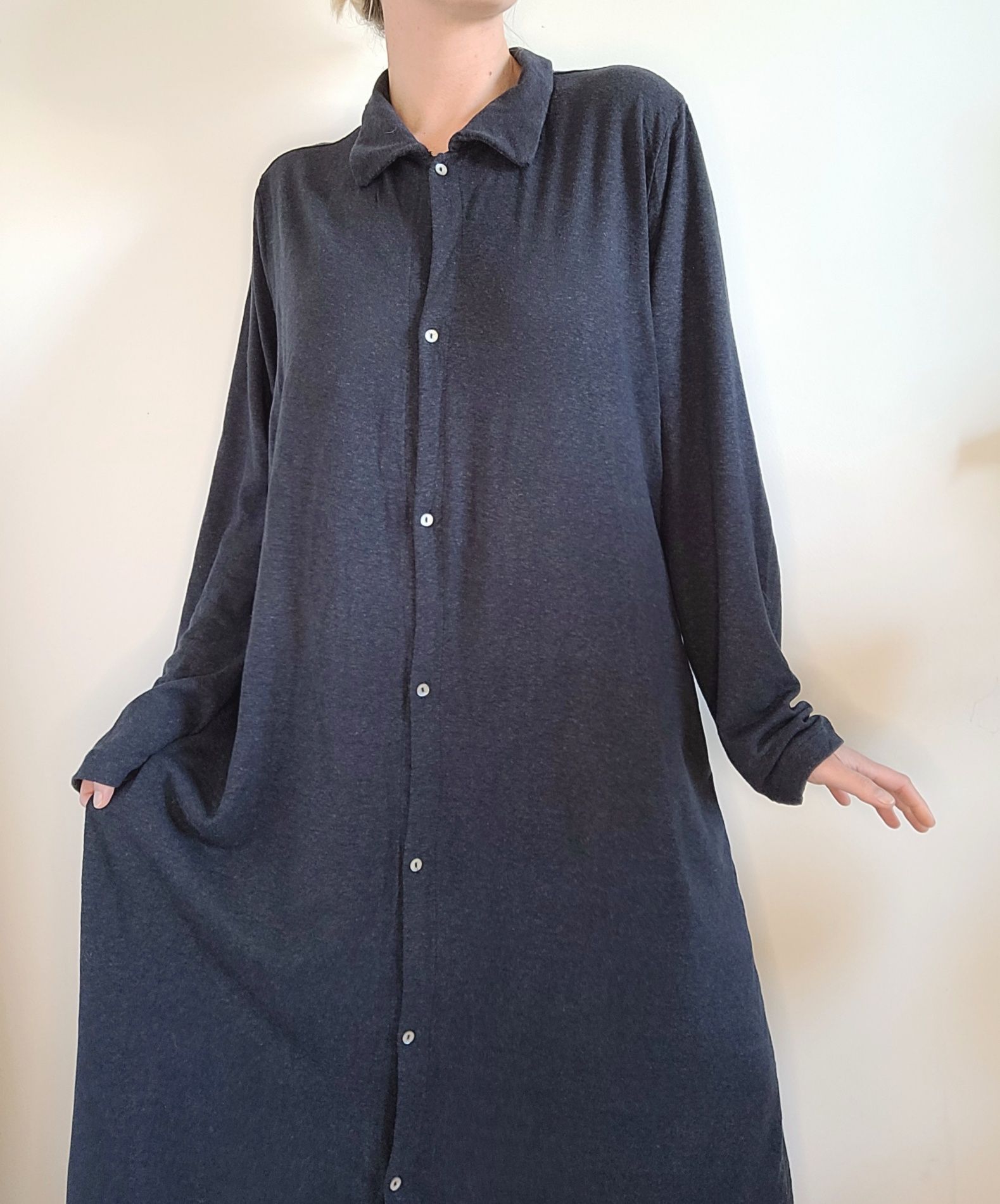 Długa lniana sukienka koszulowa z kołnierzykiem oversize H&M