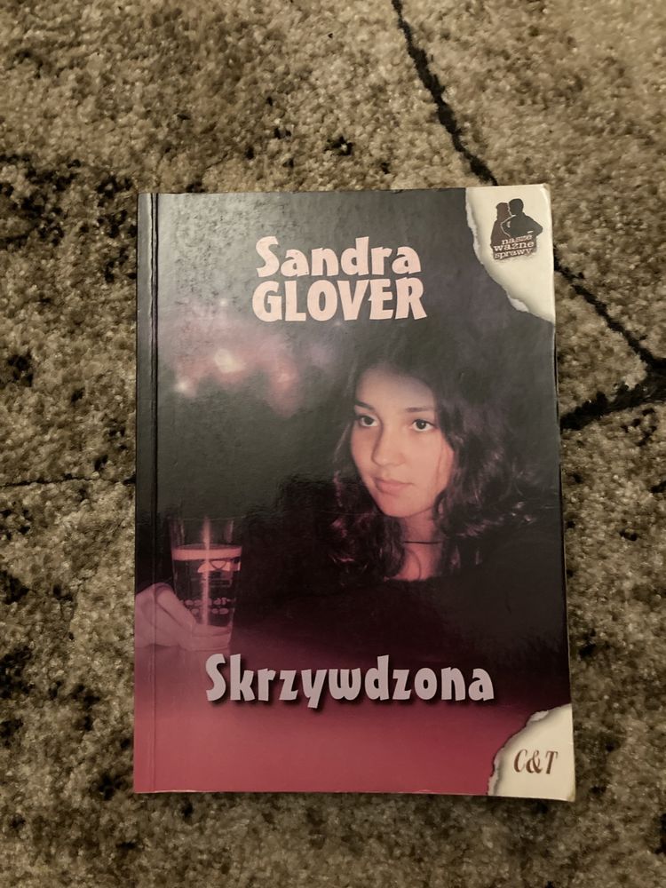 Skrzywdzona Sandra Glover