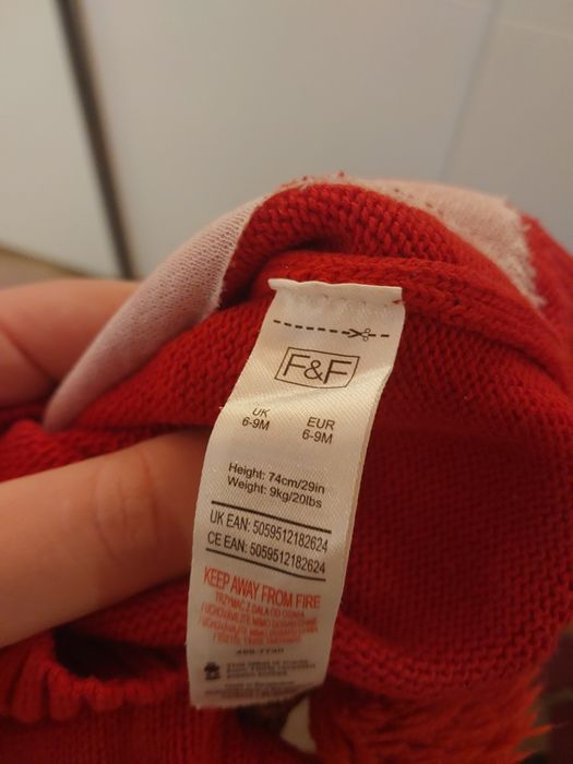 Świąteczny sweterek bawełniany z reniferkiem