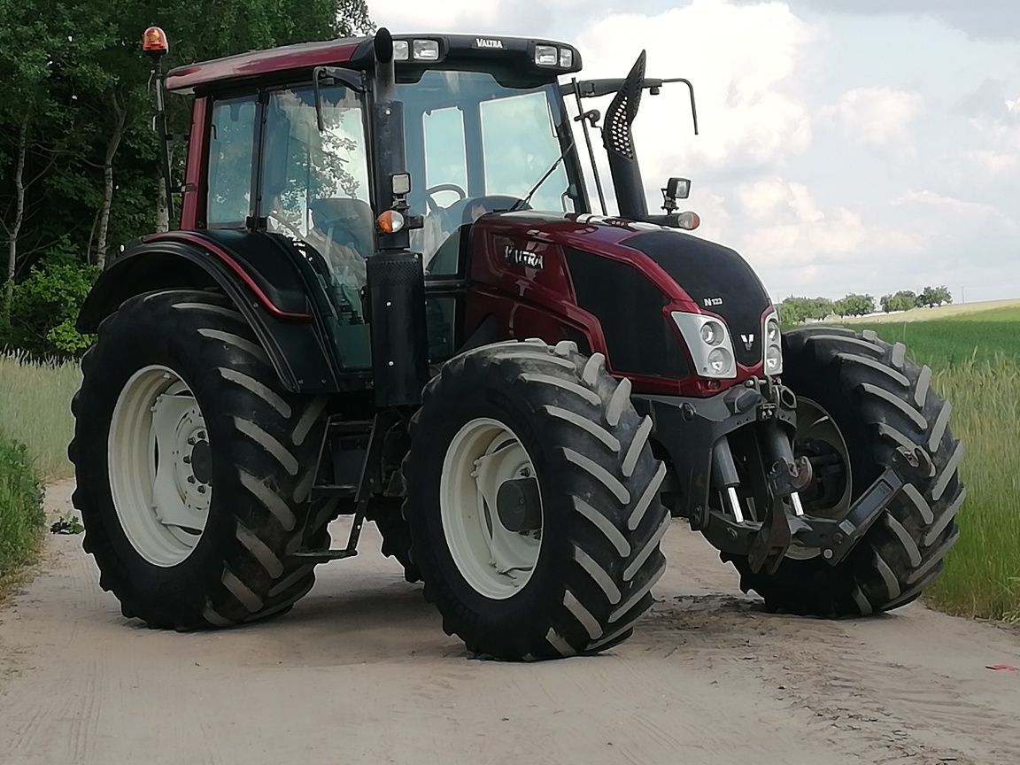 Valtra N123 50km/h klima Tuz pełzaki do lasu