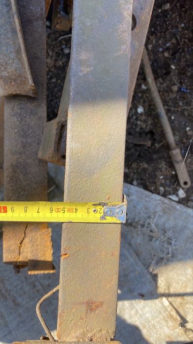 Продам уголок  200 бу