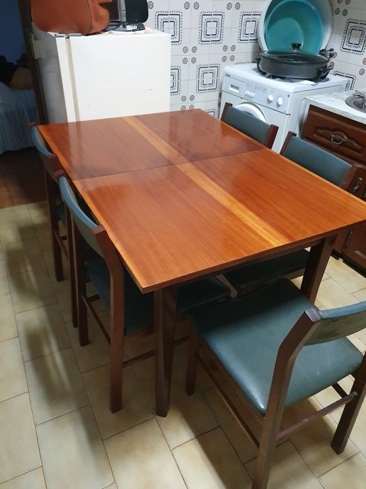 Mesa vintage extensível com 6 cadeiras