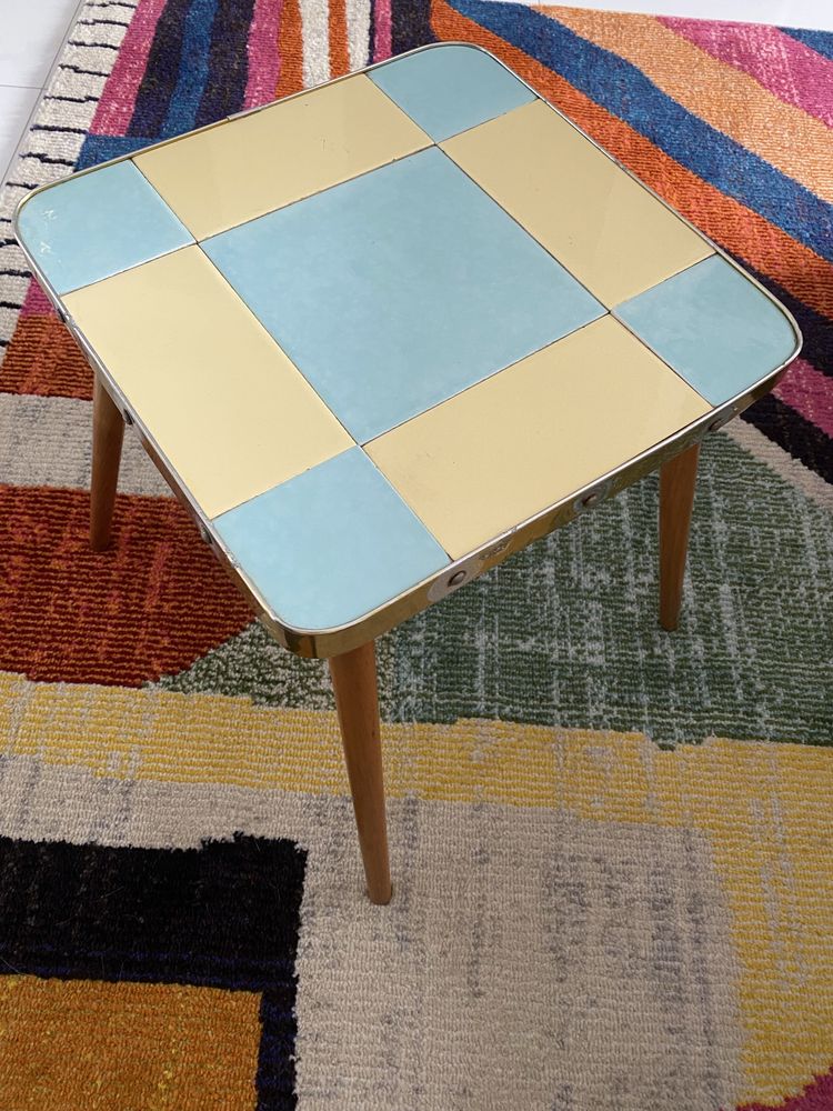 Stary stoliczek patyczak PRL blat 30,5x30,5 nóżki 32cm stolik