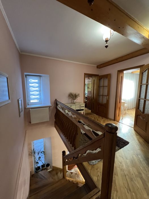 Півособняк із земельною ділянкою поруч центру міста