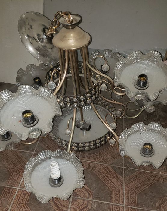 Продам люстру потолочную