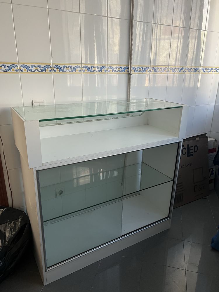 Estantes em vidro