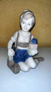 статуэтка мальчик с кубиками ГДР