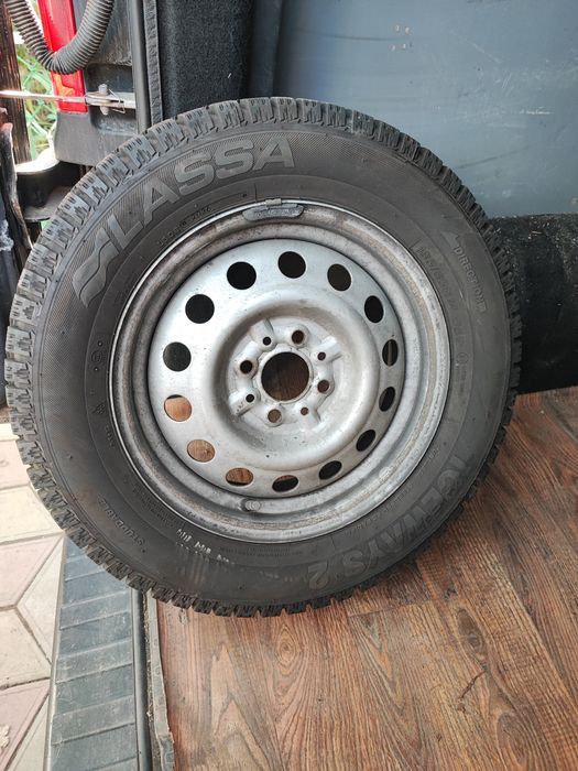 продам 2колеса,с новой  резиной пара (зима) подходят на Приору 2170