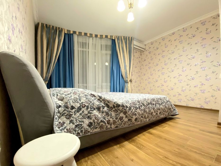 Науки 80а, 3 кімнатна роздільна, монолітний будинок