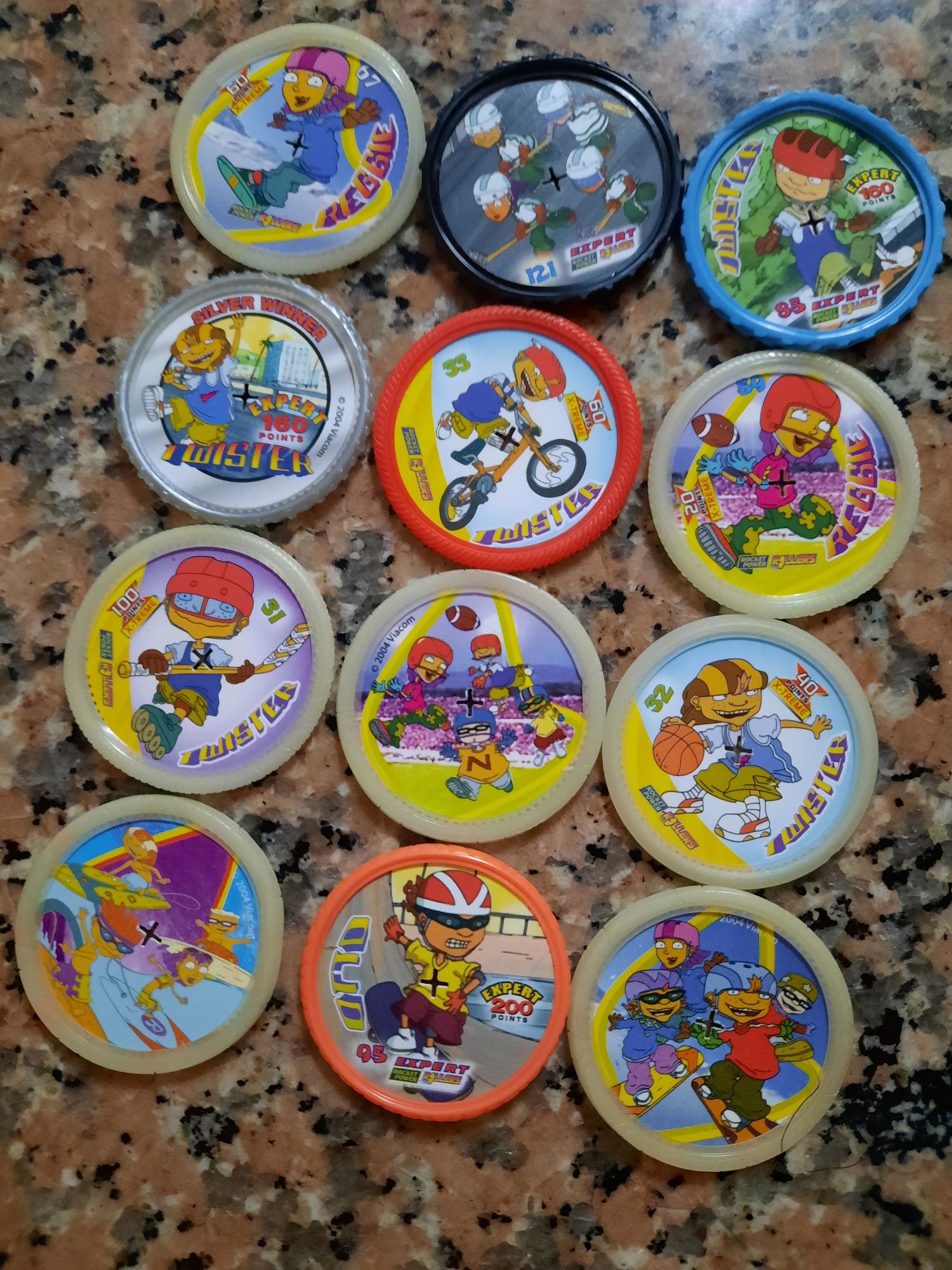 Tazos , yu gi oh, digimon , beyblade