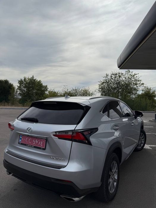 Lexus NX 2016 года 2.0 бензин