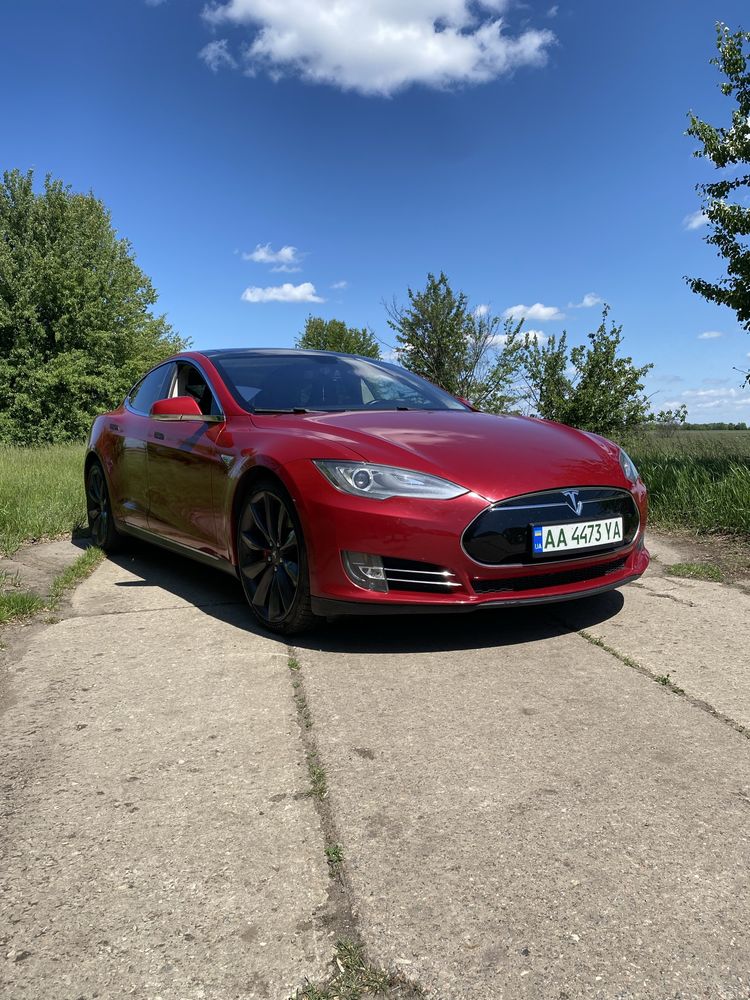 Продам Tesla model S Performance  2014 року