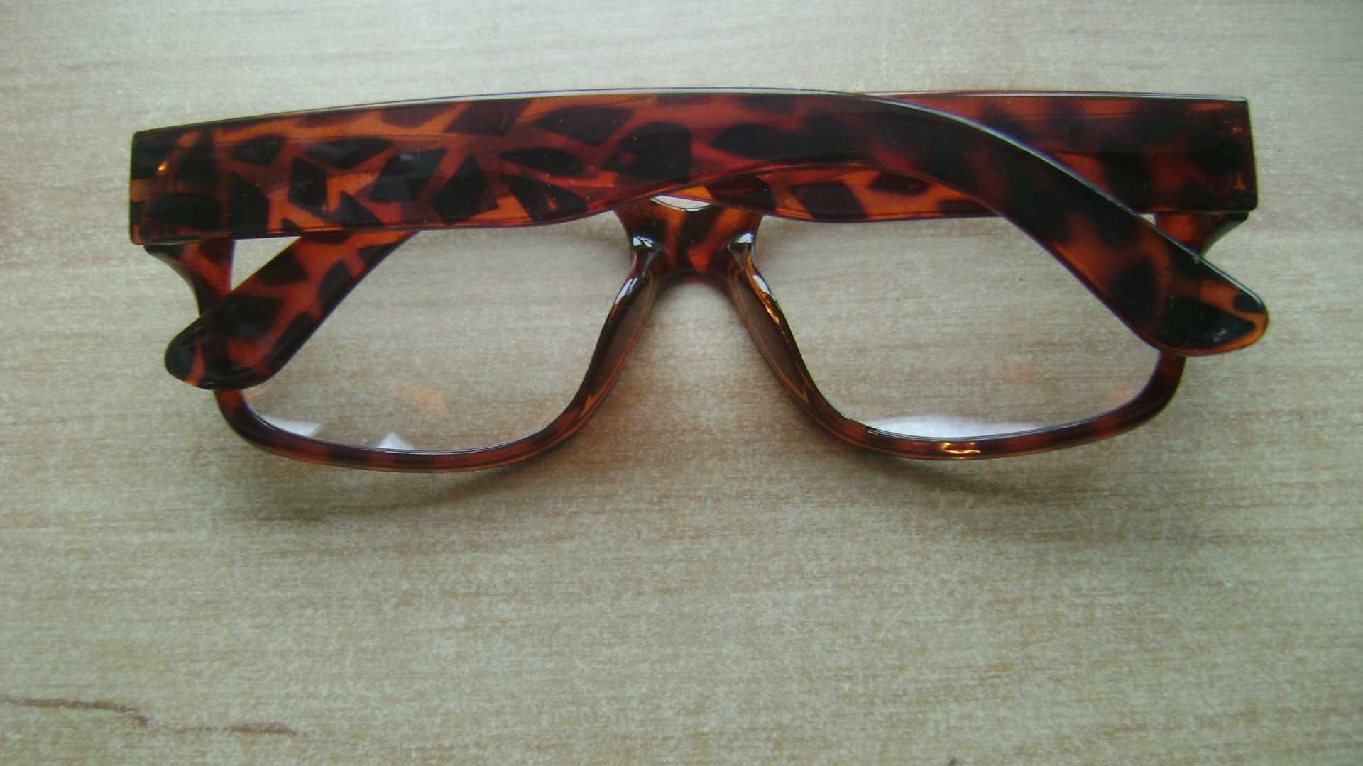 Starocie z PRL - Okulary męskie korekcyjne +1,5 dioptrii rozstaw 14 cm