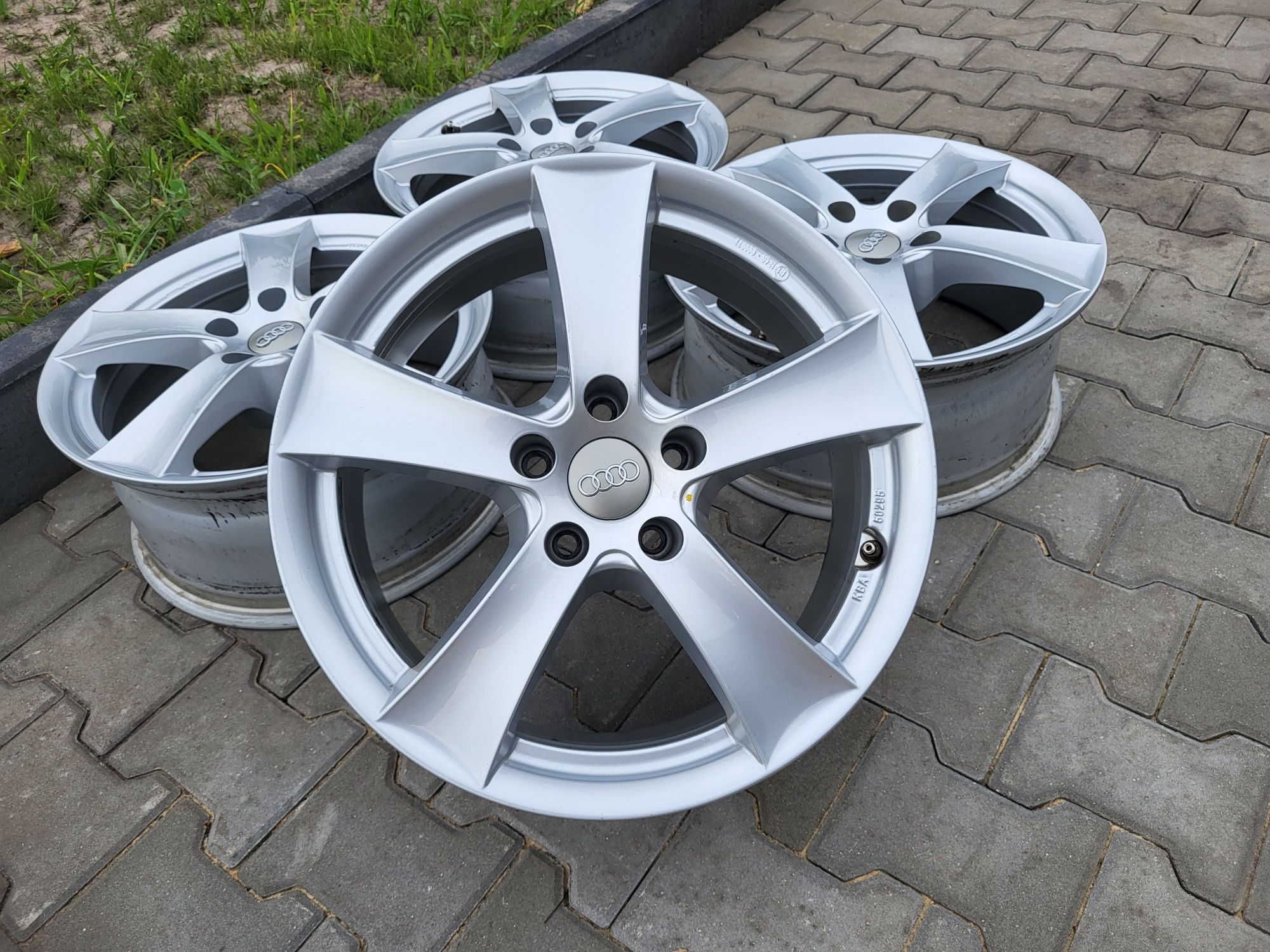 Felgi aluminiowe 17" 5x112 ET42 Audi  A4 B9 B8 B7 A6 C7 C6 C5 ŁADNE!