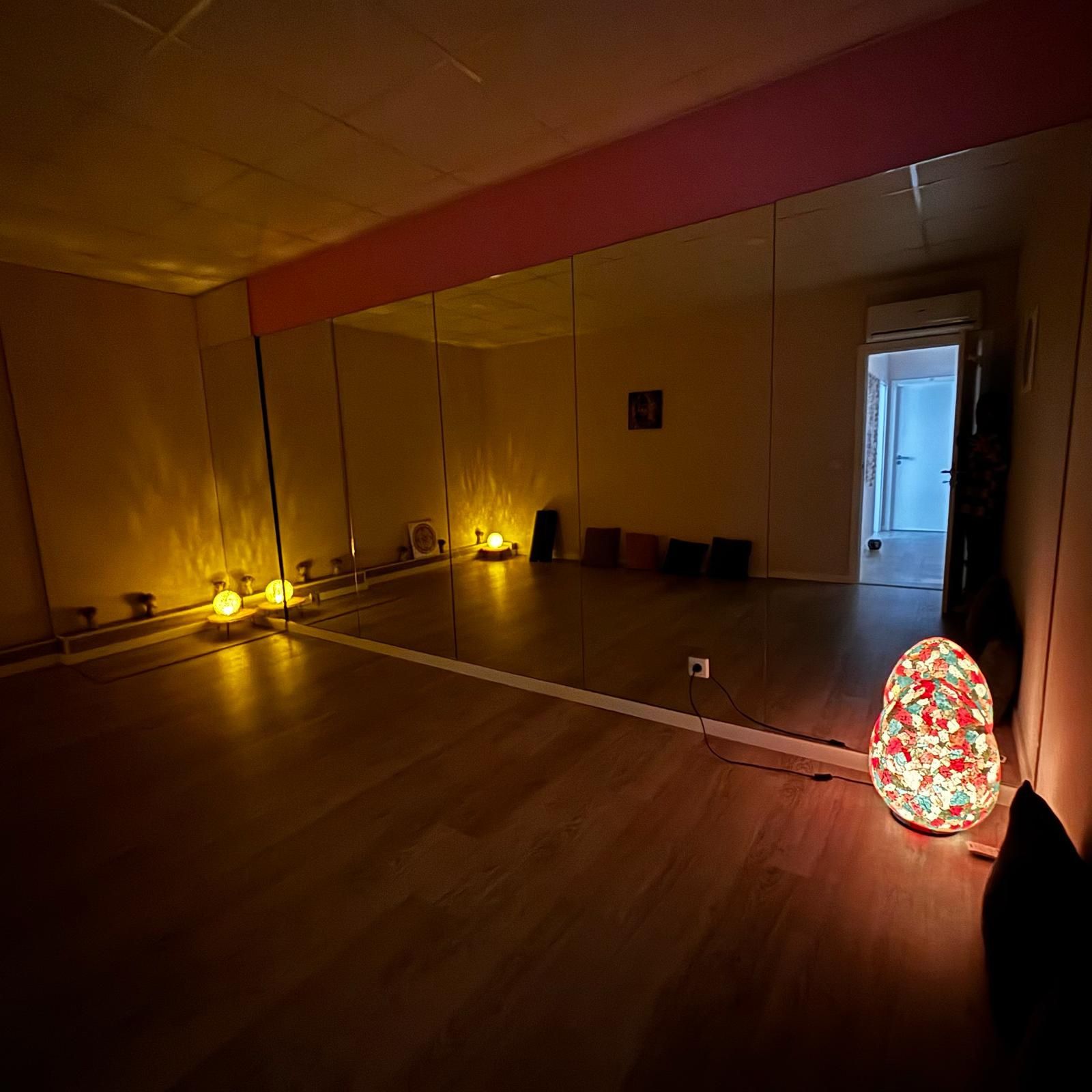 Sala para aulas de Yoga