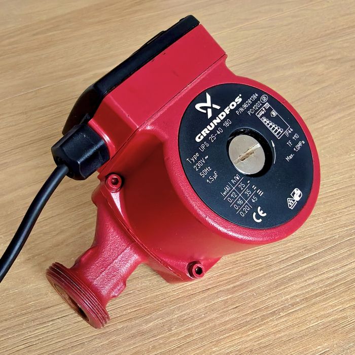 Pompa Grundfos UPS 25-40 rozstaw 180 mm - Stan bardzo dobry