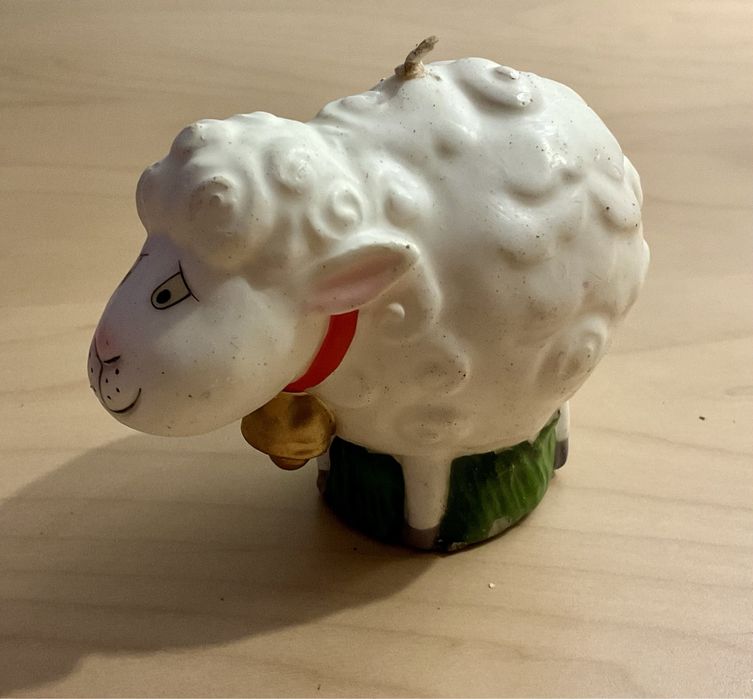 Vela em forma de ovelha