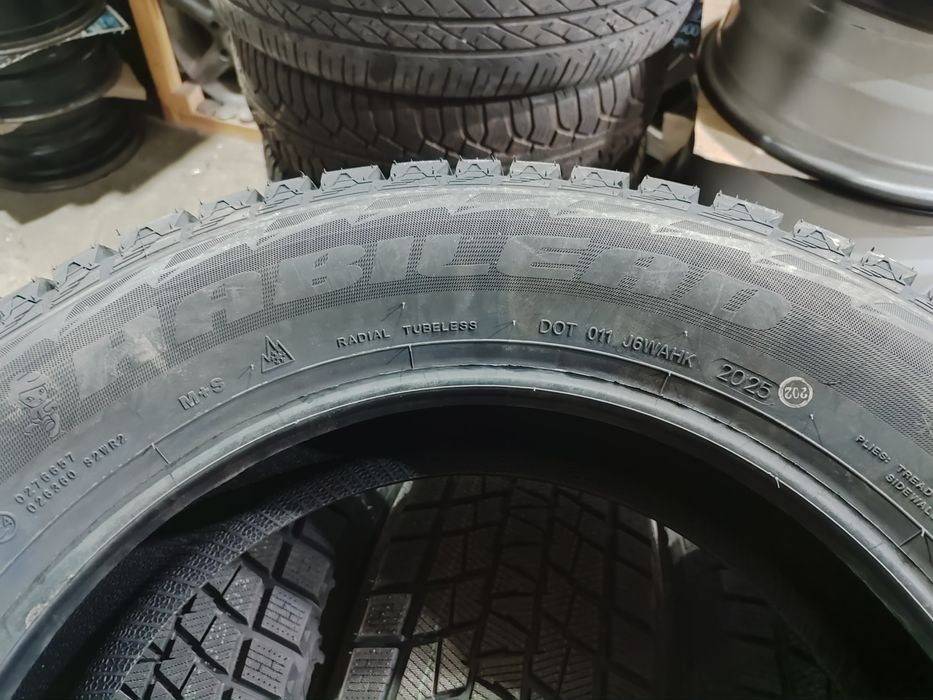 Резина зима 225.60.17 нова