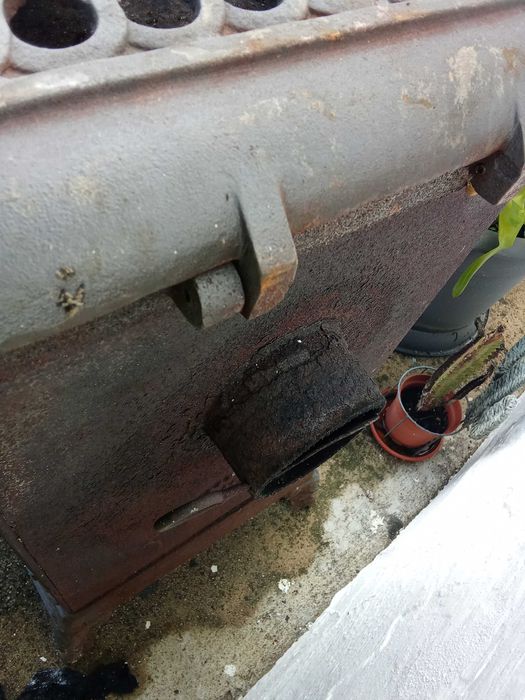 Salamandra  em ferro fundido com todas as tubagens, pronta a instalar