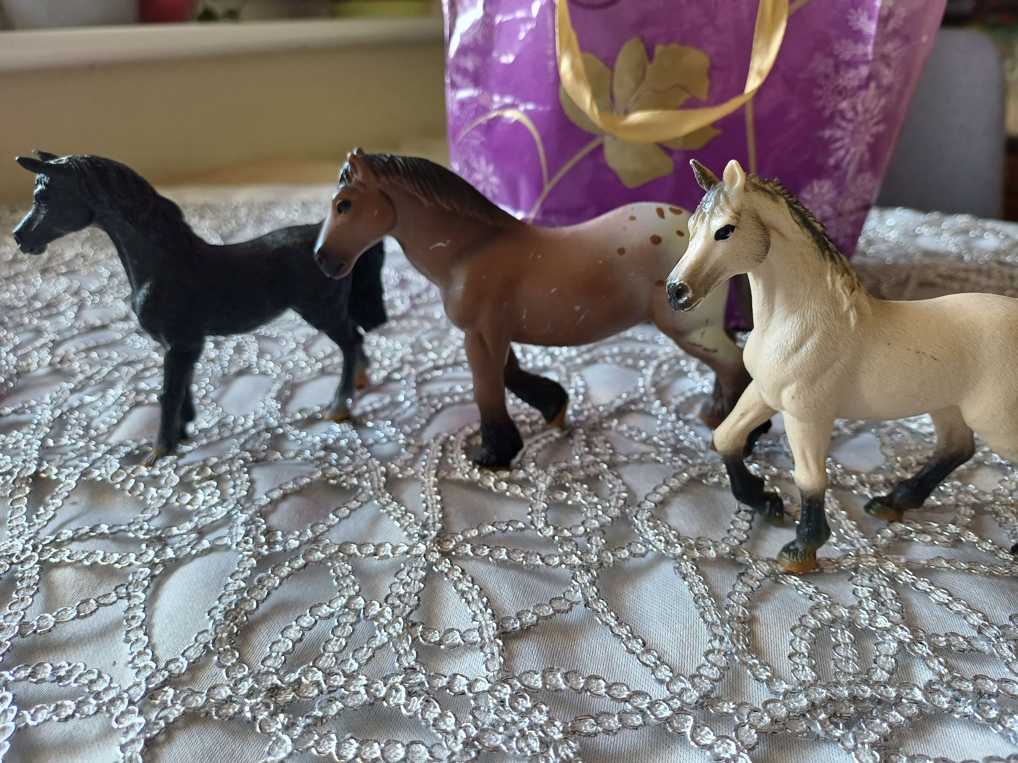 Figurki koni podobnych do Schleich