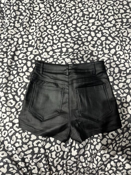 Короткі шортики під шкіру на шнурівці