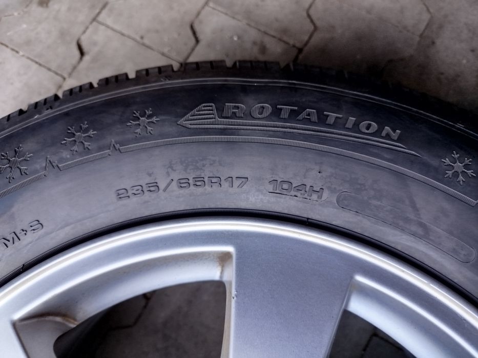 Opony zimowe 235/65r 17 Dunlop