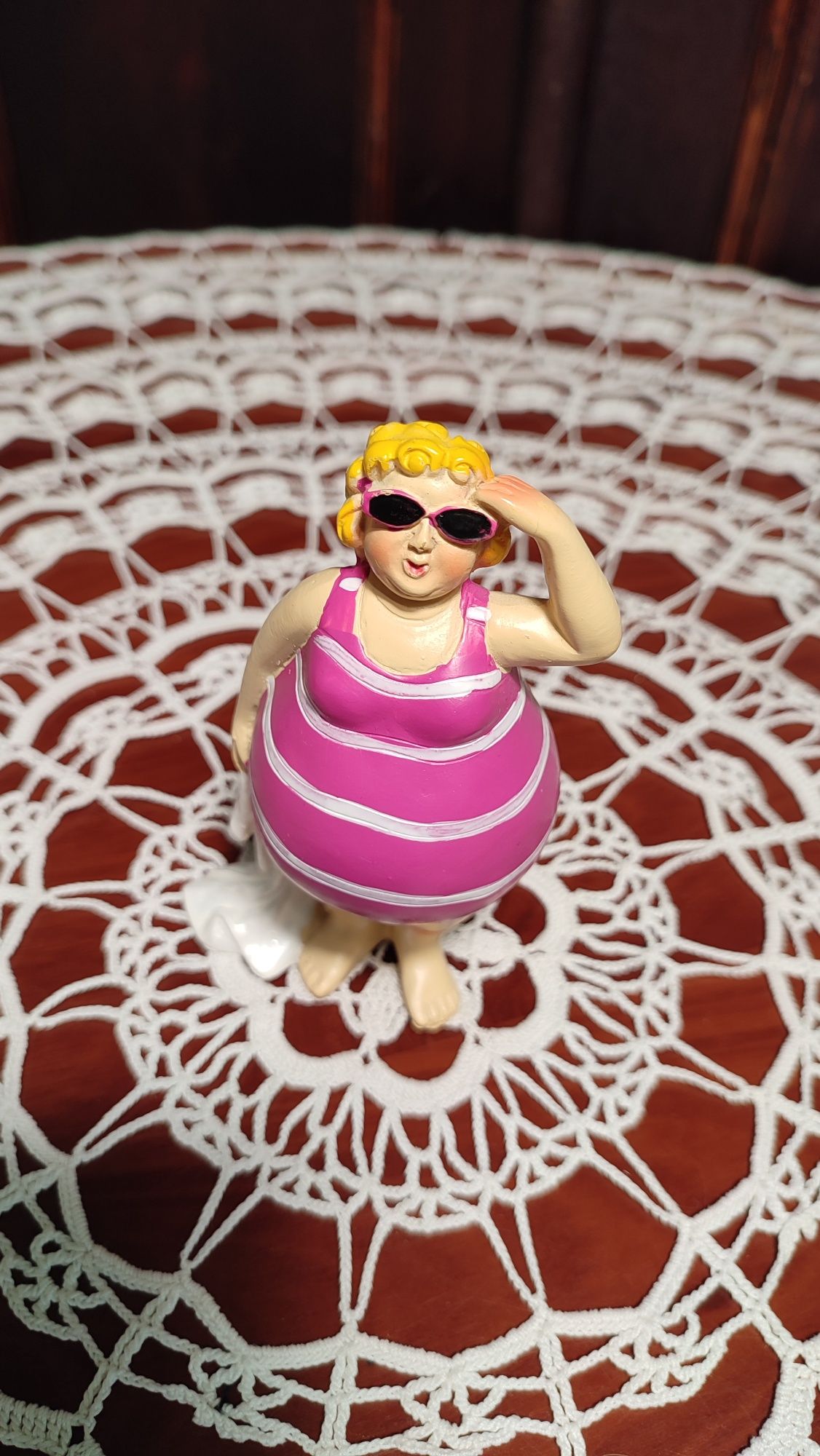 Figurka plażowiczki