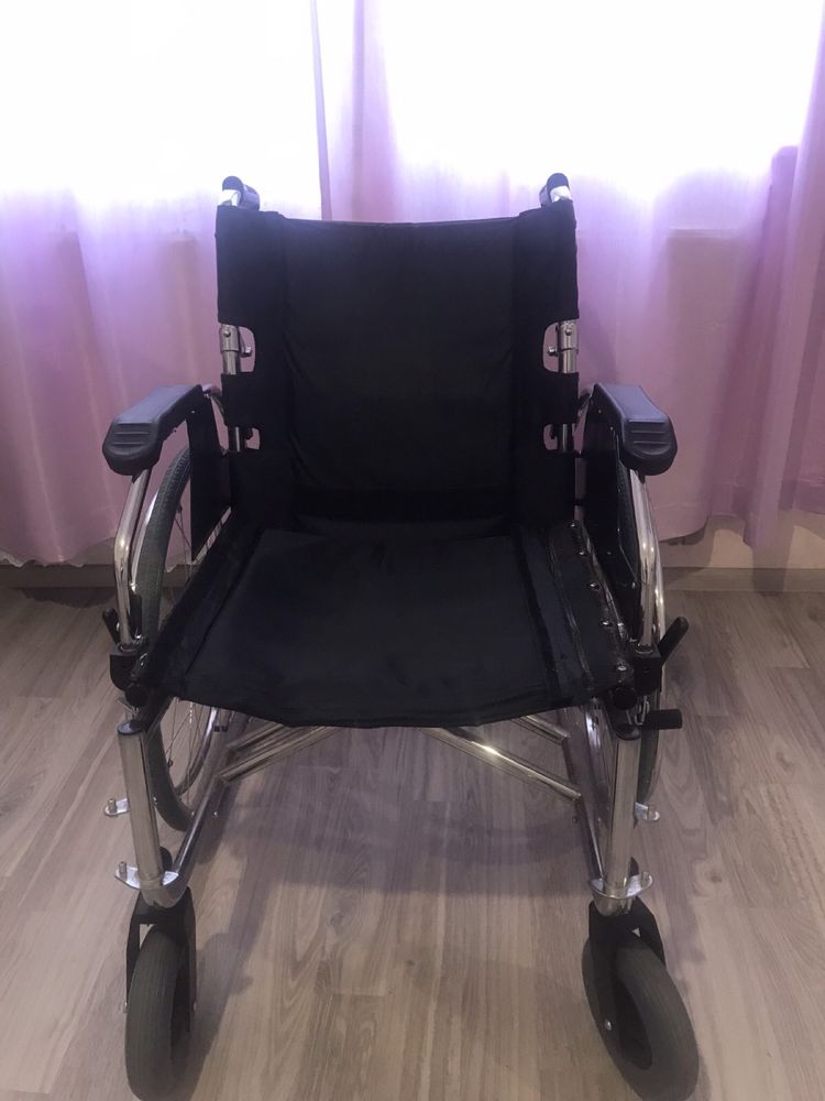 Продам инвалидную коляску,б/у