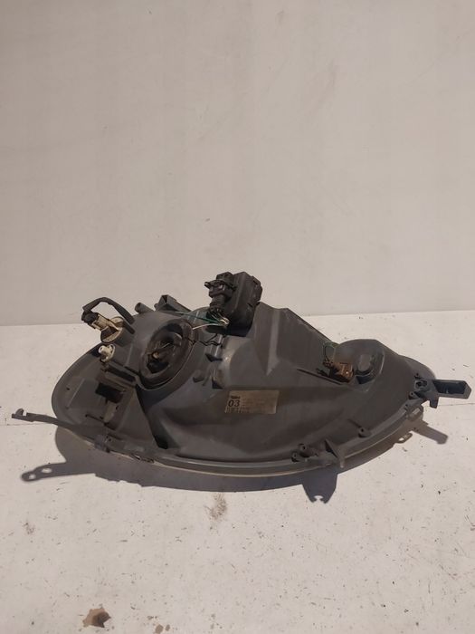 Toyota yaris Lift I 1 prawa lampa przednia reflektor prawy