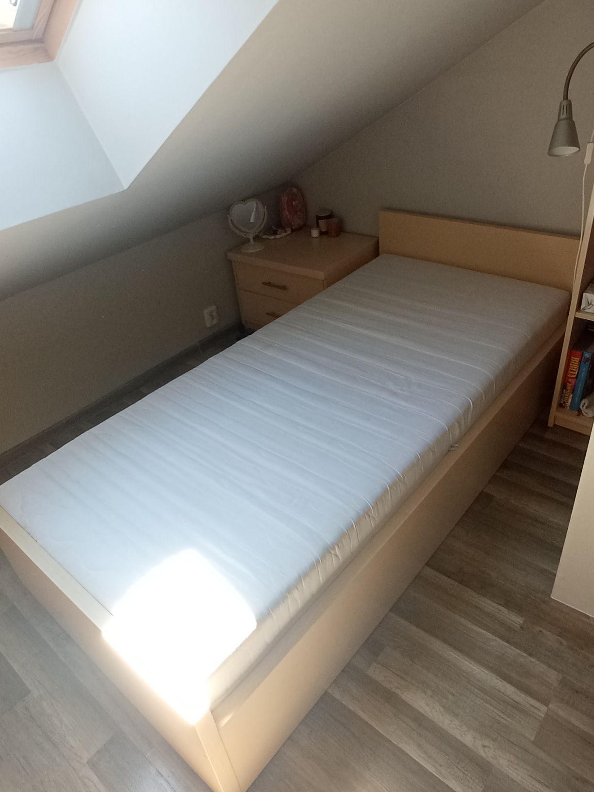 Łóżko 90 x 200 jak nowe masywne grube ściany