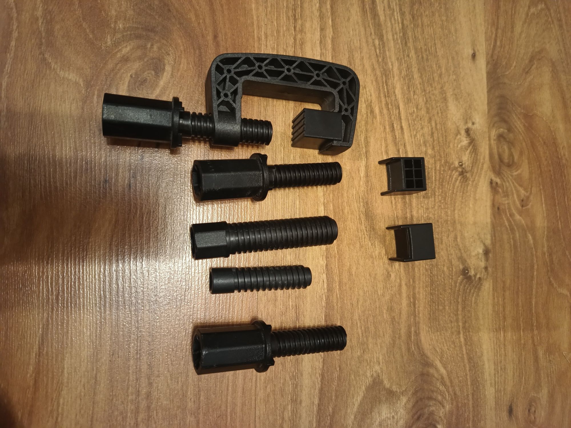Thrustmaster TMX, Logitech części.