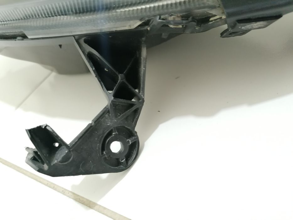 Óptica direita Nissan Micra III k12
