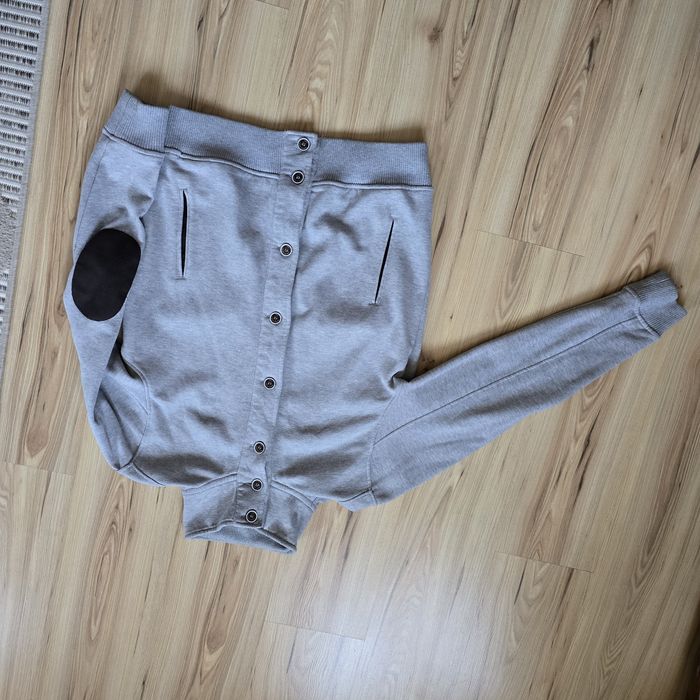 Bluza zapinana. Reserved.