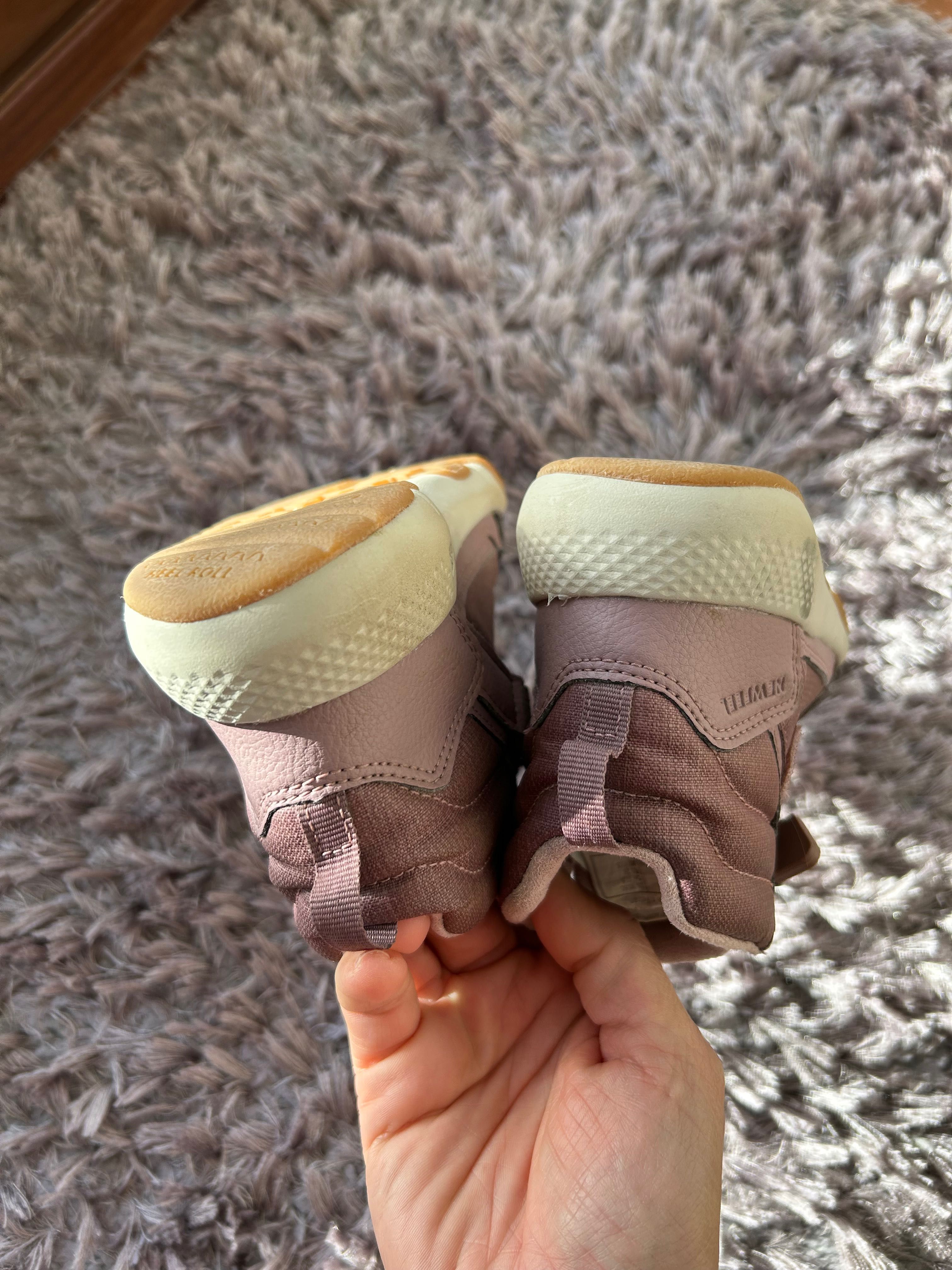 Botins impermeáveis de menina