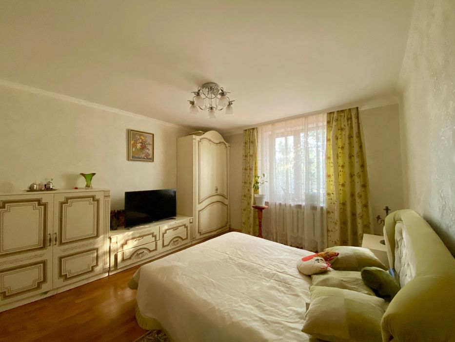 Продається частина будинку з ремонтом — вул. Бузька (Варварівка)