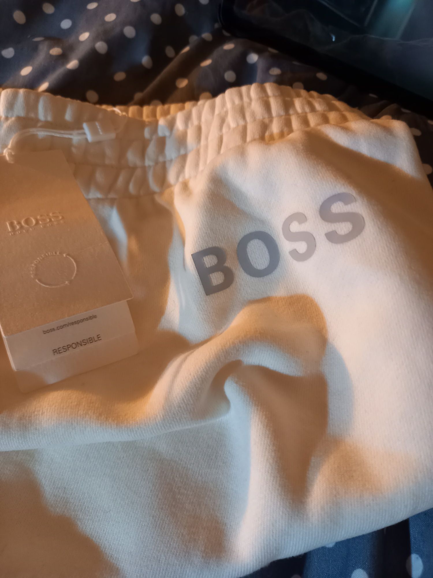 HUGO BOSS RESPONSIBLE damskie spodnie dresy ecru roz L Jersey