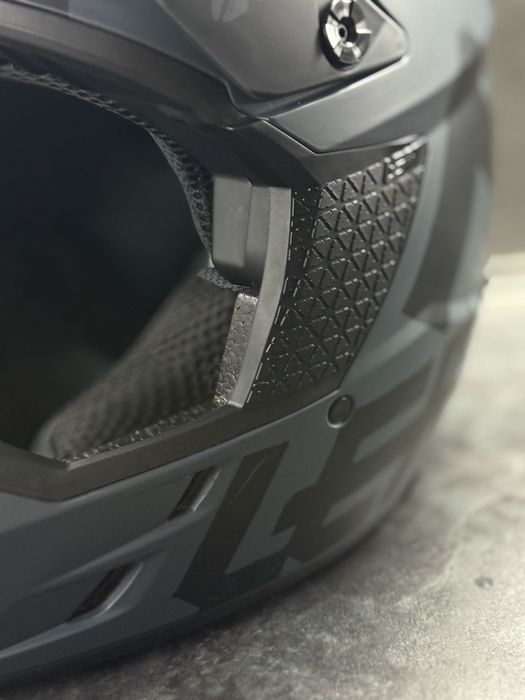 Фірмовий шолом Leatt gpx 3.5