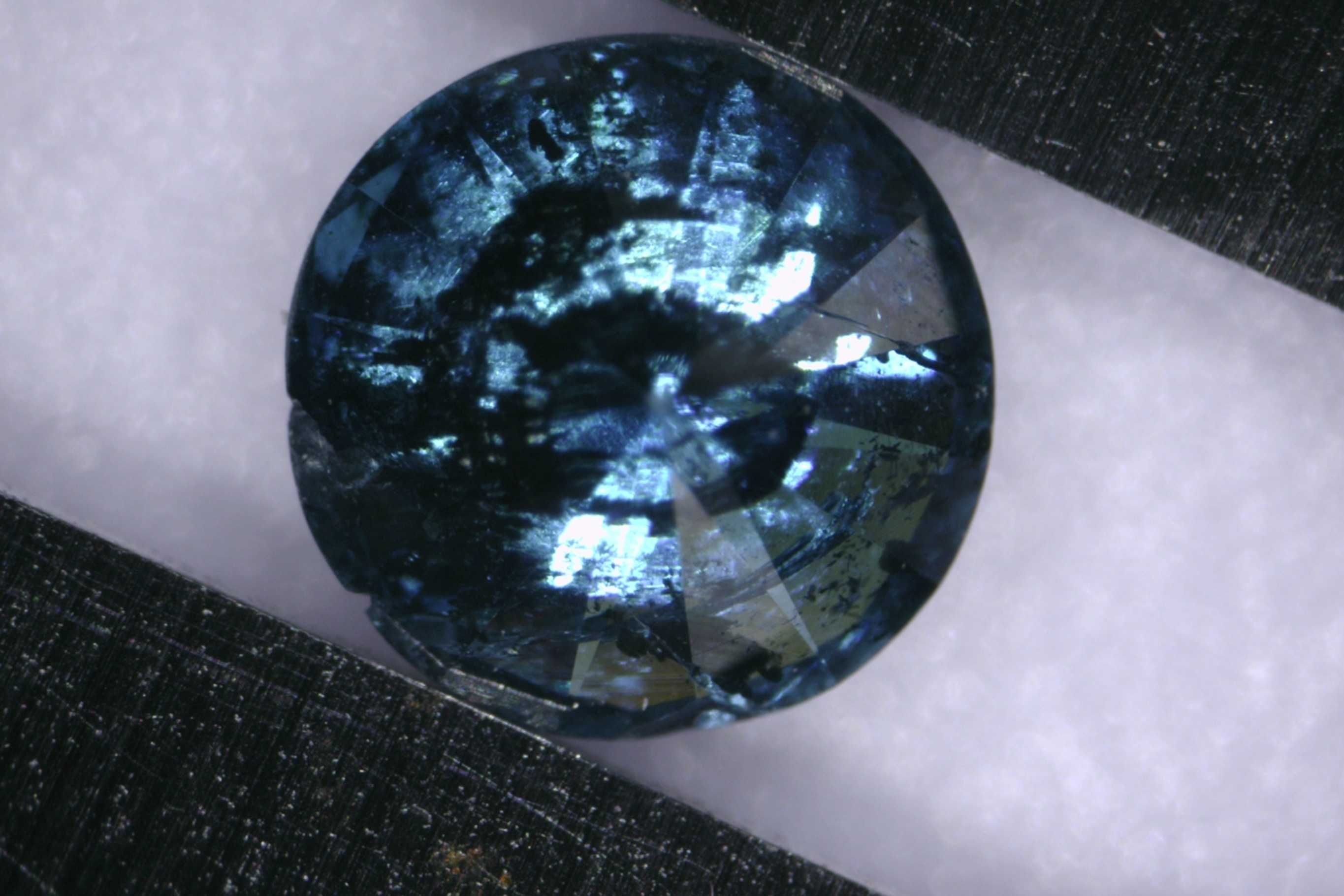 Diament 0.38ct Niebieski Brylant I3