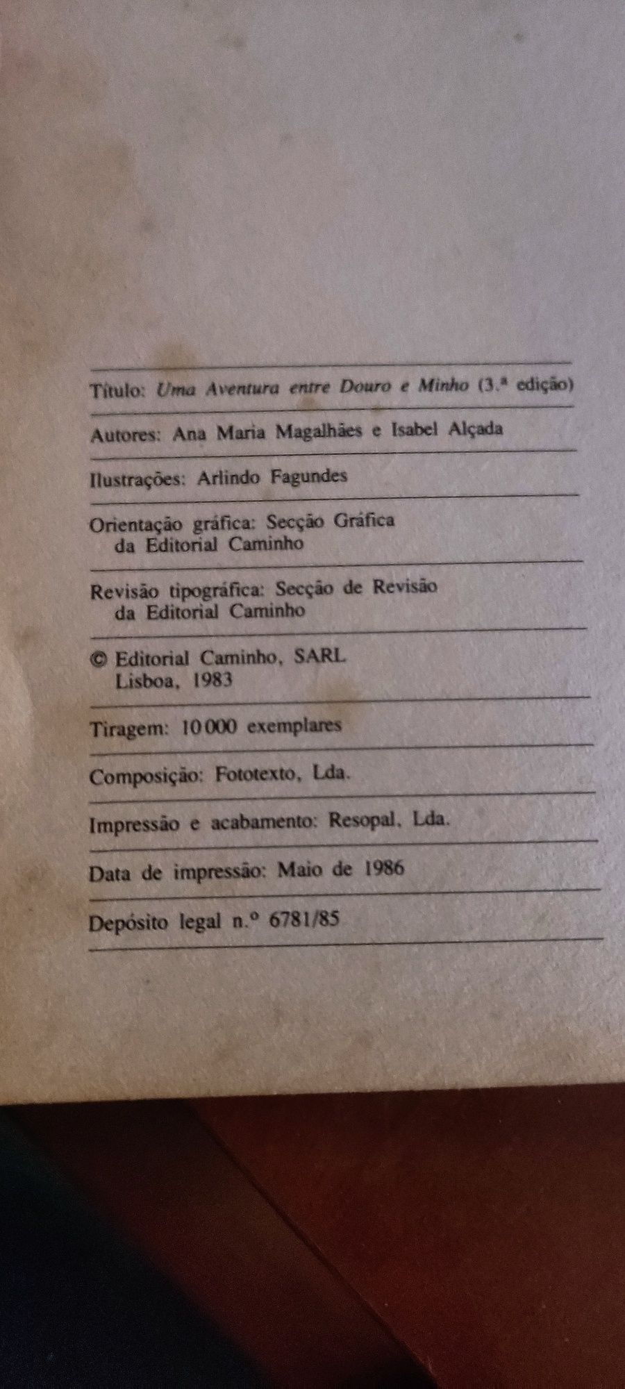Livro "Uma aventura" entre Douro e Minho ®1986