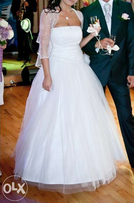 Tiulowa suknia ślubna "Księżniczka" + dodatki