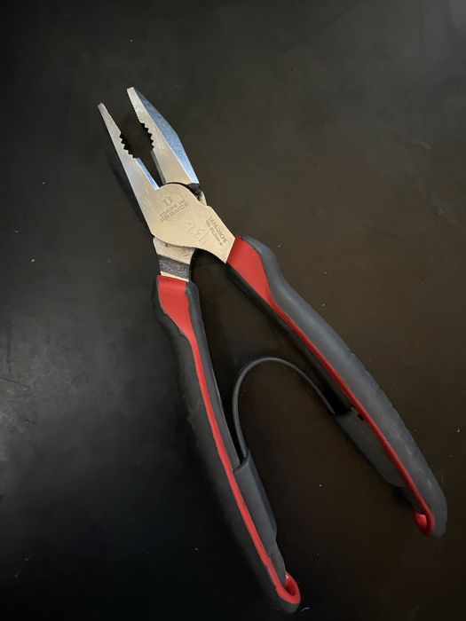 Alicate universal Facom