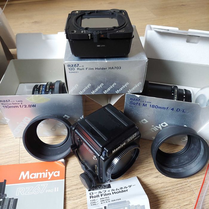 Mamiya RZ 67 PRO II, ob 110 f 2,8 ob 180 f 4, polaroid