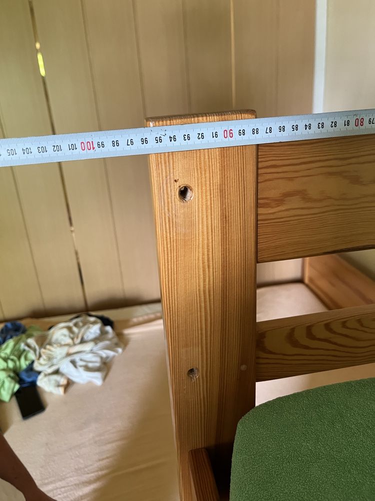 Solidne drewniane łóżko piętrowe