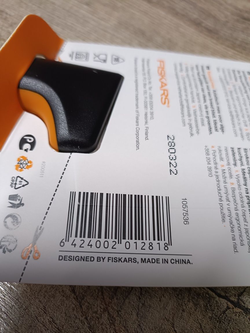 Nóż Fiskars Santoku