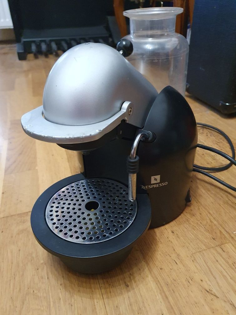 Ekspres Nespresso do kawy na kapsułki